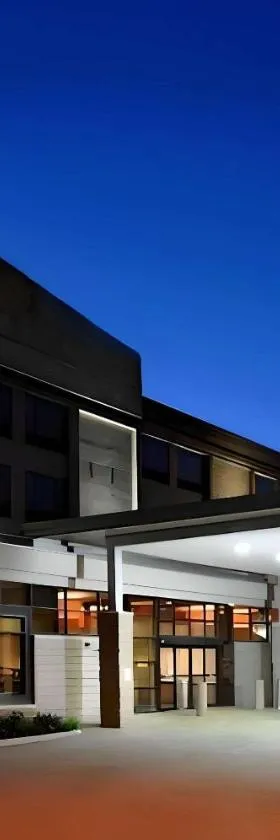 Comfort Suites Milwaukee West，位于密尔沃基的酒店