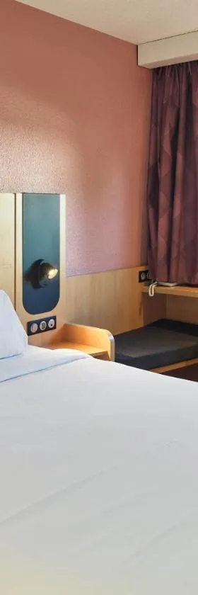 B&B HOTEL Orly Rungis Aéroport 3 étoiles，位于朗吉斯的酒店
