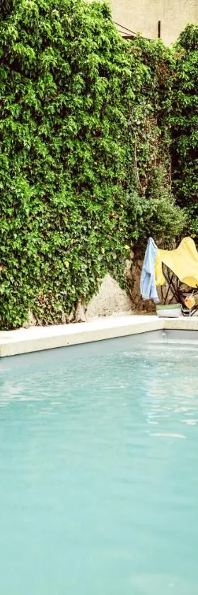 Le Moulin, Lourmarin, a Beaumier Hotel，位于卢马罕的酒店
