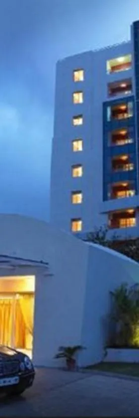 Royal Orchid Golden Suites Pune，位于浦那的酒店