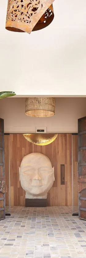 Hotel Sukha，位于艾斯柯尔兹的酒店