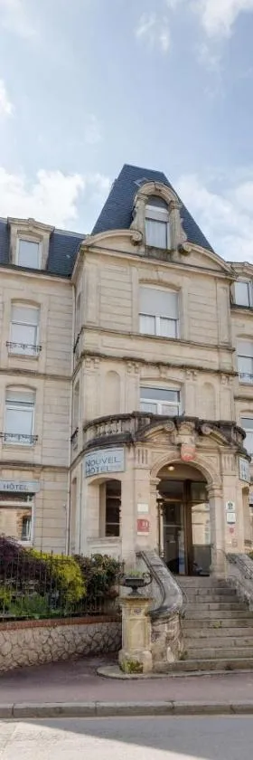 Brit Hotel Confort Bagnoles Normandie，位于巴尼奥勒德日洛恩的酒店