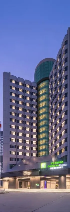 郑州花园路正弘城智选假日酒店，位于郑州的酒店