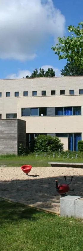 Jeugdherberg De Peerdevisser，位于东代恩凯尔克的酒店