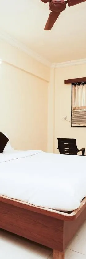 Hotel Della Comfort near Ambreshwar Shiv Mandir, Ambernath，位于Ambernath的酒店