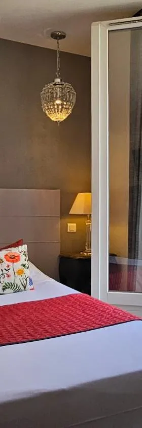 Brit Hotel Acacias，位于阿尔勒的酒店