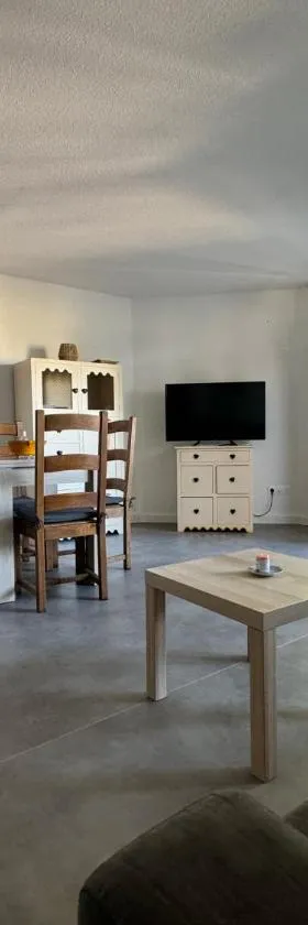 Appartement dans les Alpilles，位于莱博德普罗旺斯的酒店