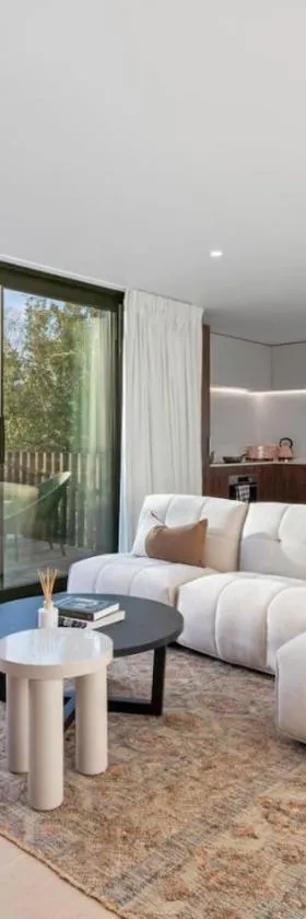 Luxury Living with Views -By KOSH BNB，位于汉密尔顿的酒店