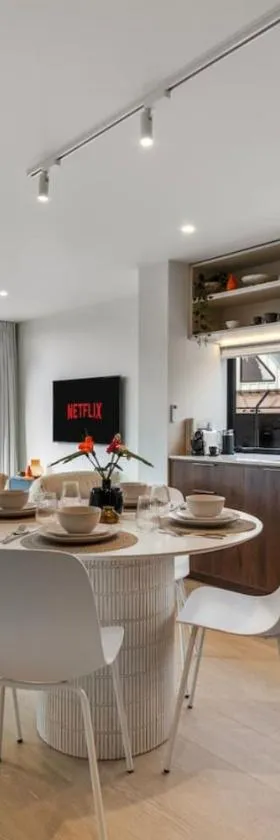 Million Dollar Apartment, LUXE VIEW -By KOSH BNB，位于汉密尔顿的酒店