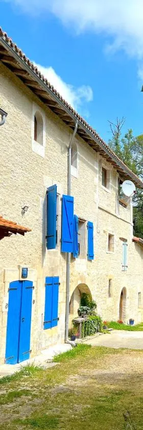 Moulin la vergne，位于Champagne-et-Fontaine的酒店