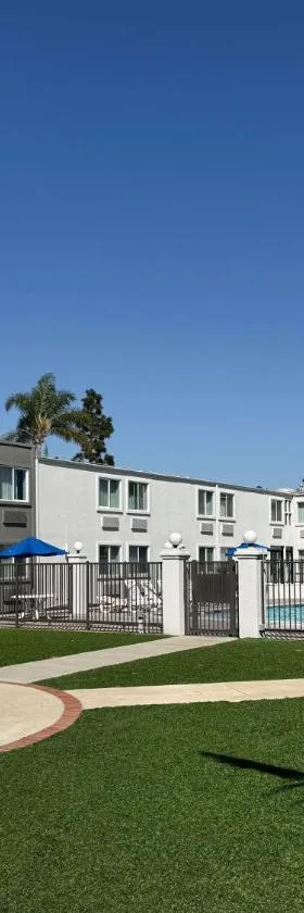 Studio 6 Suites Carson, CA，位于卡森的酒店