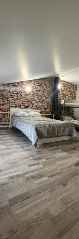 Gîte1 pour 6 personnes，位于Anneyron的酒店
