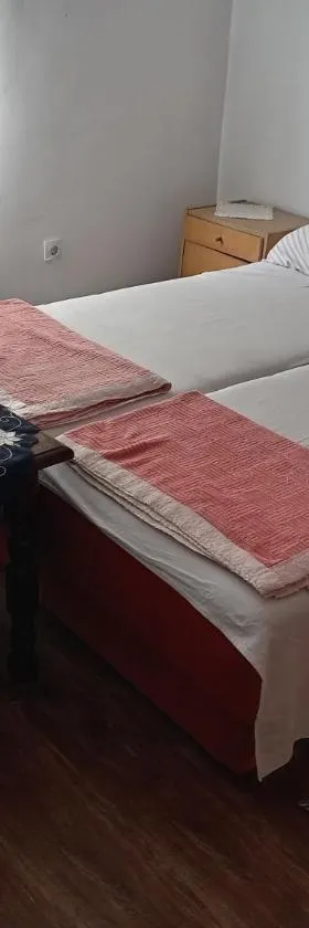 "Poetsko ćoše" Nikole Tesle 86，位于Morović的酒店