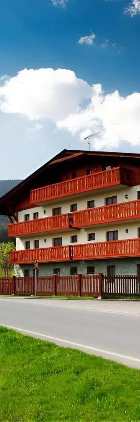Penzion Mountain，位于切拉德纳的酒店