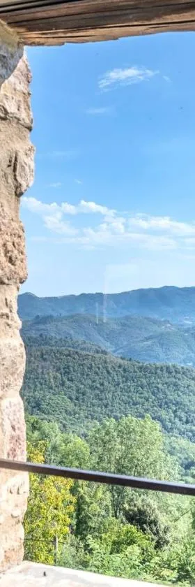 La Châtaigne Perchée, piscine et nature，位于Chirols的酒店