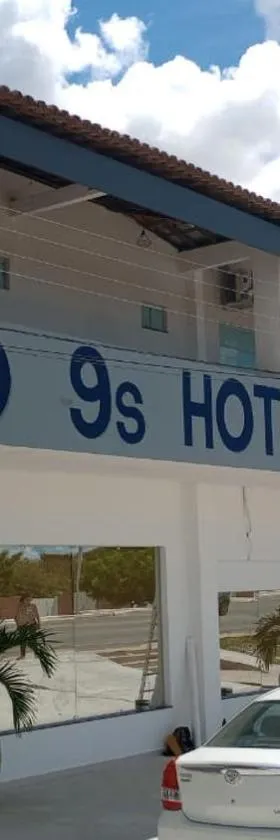 PARALELO 9s HOTEL，位于彼得罗利纳的酒店