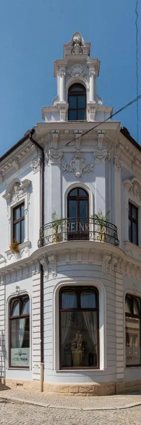 B&B Hotel Praha，位于新伊钦的酒店