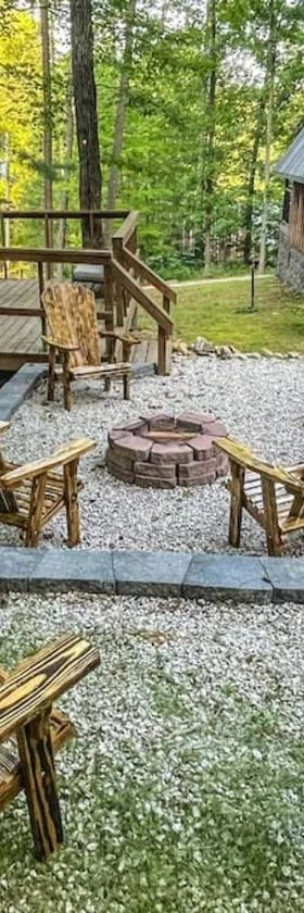 HOT TUB -Secluded Cabin Cave Run Lake and near Red River Gorge，位于Wellington的酒店