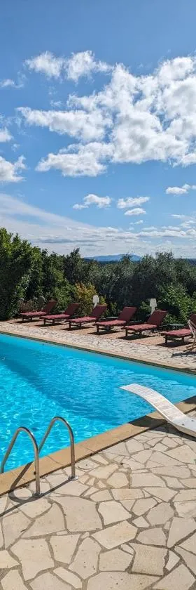 Le Domaine du Soulier -Gîte et chambres d'hôtes - La Maison du Gardien，位于Tornac的酒店