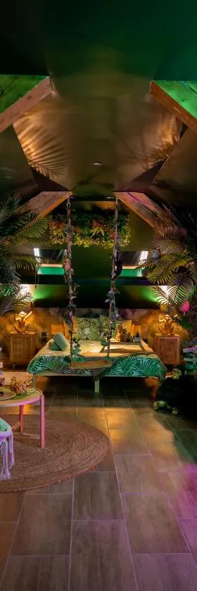 Dynasty Jungle Home Spa Jacuzzi，位于奥尔泽姆的酒店