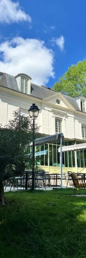 Il Maestro - hôtel Restaurant du Château，位于埃库昂的酒店