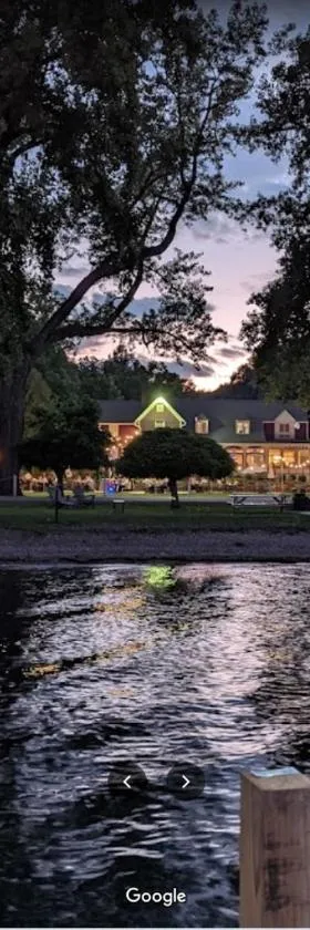 Plum Point Lodge，位于Himrod的酒店