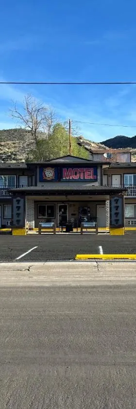 Four Sevens Motel，位于伊利的酒店