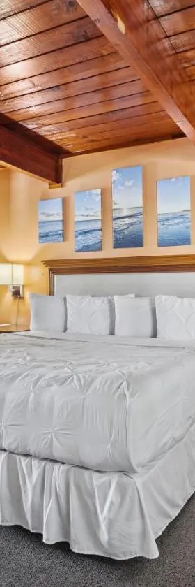 Fort Pierce Oceanfront Inn- Suite- King Bed #6，位于皮尔斯堡的酒店