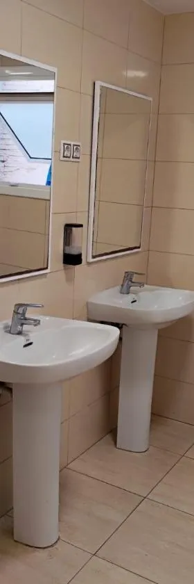 Hostal Ideal Gavà，位于加瓦的酒店
