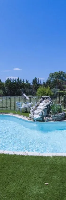 Gite Grand Luberon chez Manon en Luberon - Vacation rental in guest house，位于拉聂的酒店