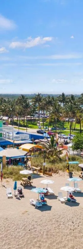 Oceanfront Inn, Private Balcony, 2 Full Beds #16，位于皮尔斯堡的酒店