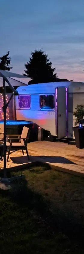 Caravane Seventies avec jacuzzi，位于拉帕利斯的酒店