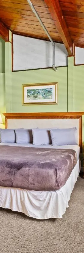 Oceanfront Inn, Standard, King Bed, Inlet View #15，位于皮尔斯堡的酒店