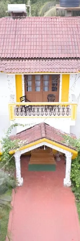 Ronne's Casa De Piscina Privada 3BHK VILLA，位于Verla的酒店