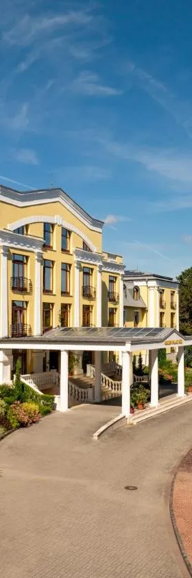 Hotel Golden Palace，位于Göd的酒店