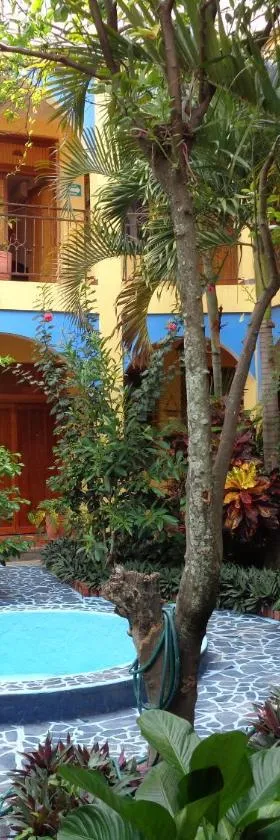Hotel Los Arcos，位于埃斯特利的酒店
