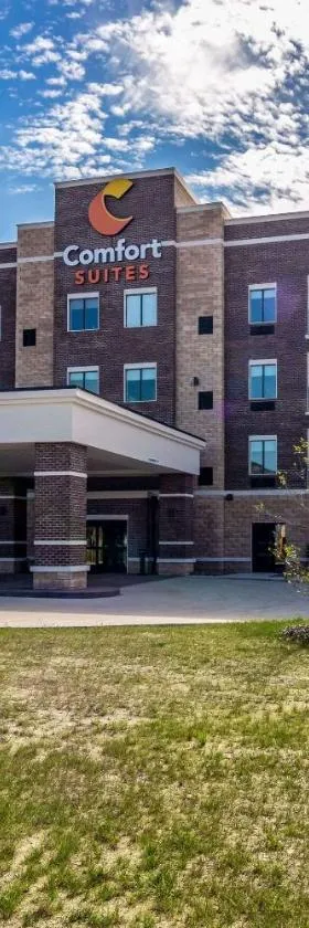 Comfort Suites Brunswick - Cleveland Southwest，位于Brunswick的酒店