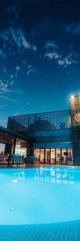 半岛大港有限公司酒店，位于吉大港的酒店