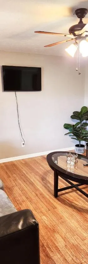 Quiet comfort room near shopping and attractions，位于费耶特维尔的酒店