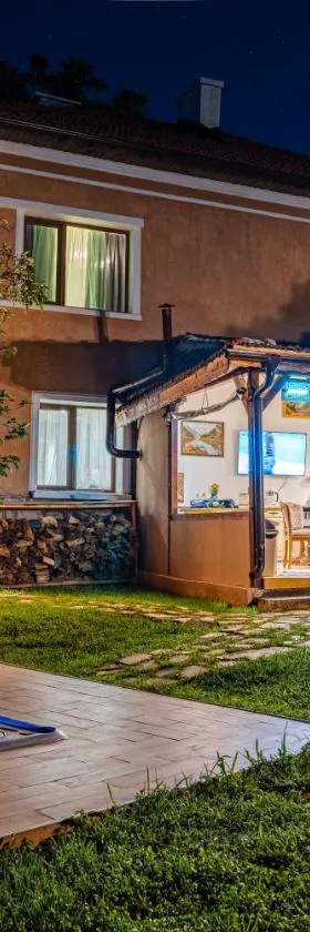 Дановатъ къща，位于Zgorigrad的酒店