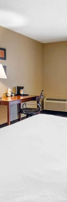 Comfort Inn & Suites Raphine - Lexington near I-81 and I-64，位于Raphine的酒店