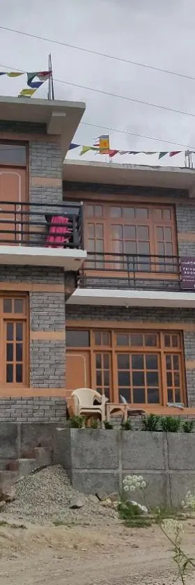 Bros Hostel & Cafe, Sissu，位于Sissu的酒店
