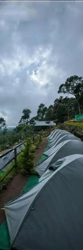 Kolukkumalai camp bookings，位于Suryanelli的酒店