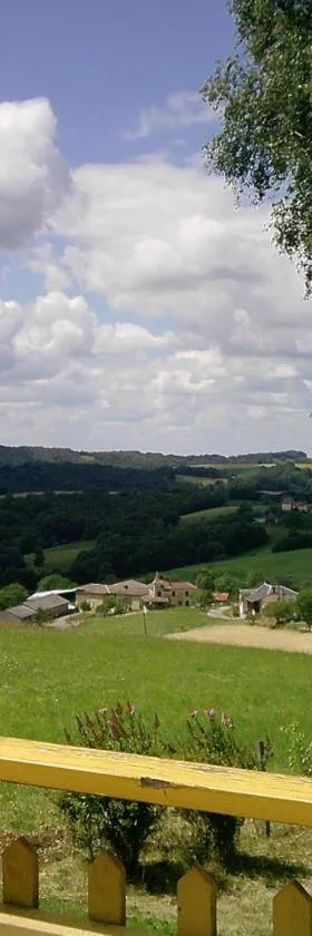Chalet 3 chambres point de vue depuis la grande terrasse，位于Sainte-Colombe的酒店