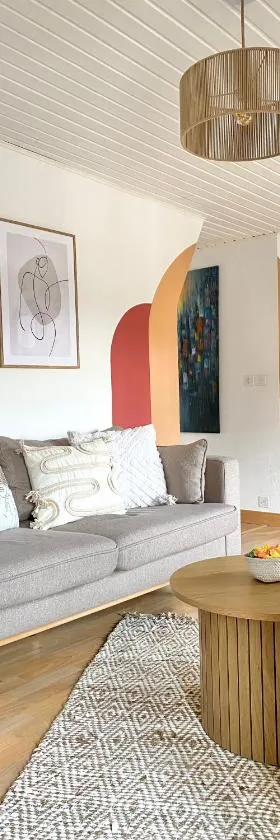 Appartement thématique Art Moderne，位于Travers的酒店