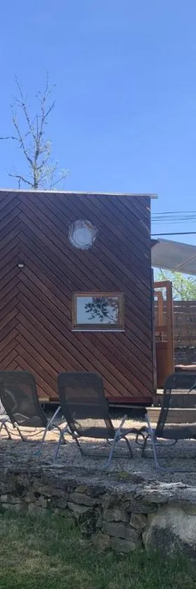 TINY HOUSE & SPA，位于Faycelles的酒店