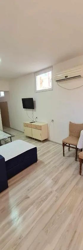 Ana Apartment，位于内戈蒂诺的酒店