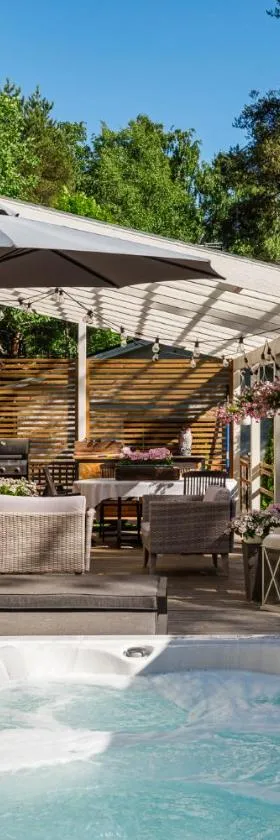Villa Metsämarkku - jacuzzi & sauna，位于波里的酒店