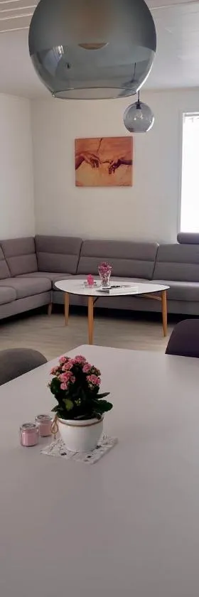 Charming home in the heart of Hou，位于海尔斯的酒店