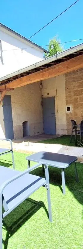 La Maison Douessine - Hyper Centre Doué La Fontaine - WIFI gratuit -Proche Bioparc Zoo，位于杜埃拉丰坦的酒店